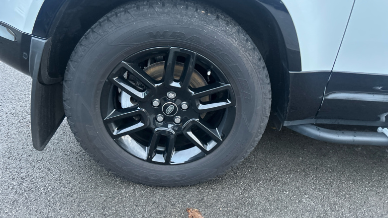 Land Rover Defender 3.0 D250 X-Dynamic SE 90 3dr Auto Diesel Estate